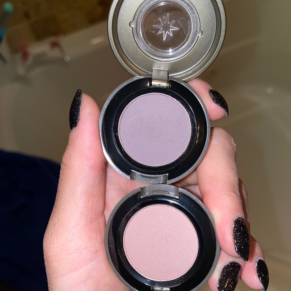 2 urban decay shadows reserved